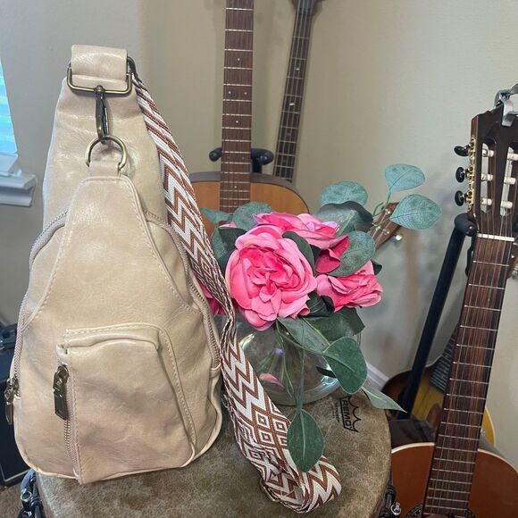 Ladies Western Boho Beige Leather Sling Bag Purse Adjustable Strap Brand New - Picture 3 of 7